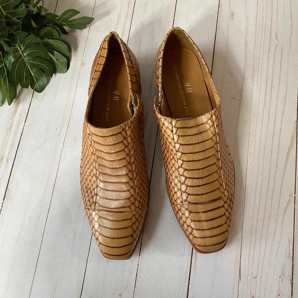 EXCLUSIVE H&M Tan Embossed Reptile Leather Flat Shoes Size 40